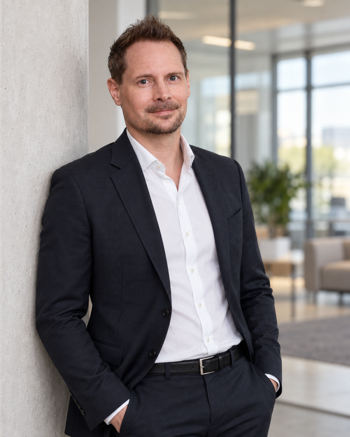 Portrait von Karsten Uhlig im Anzug